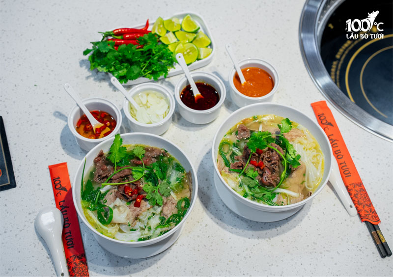 Phở bò nước dùng trong – ngọt tự nhiên từ xương